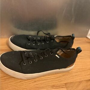 Tom’s Like New Travel Lyte Casual Black Canvas Low-Top Sneakers